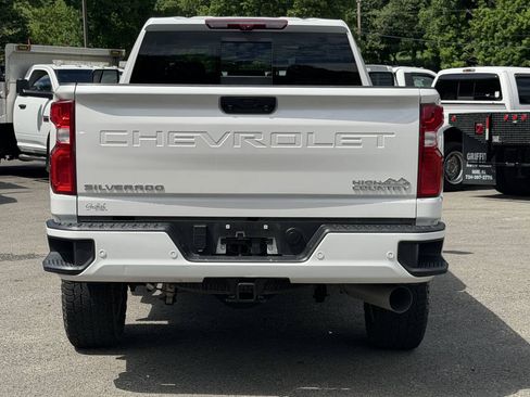 Used 2024 Chevrolet Silverado 3500 High Country w/ High Country Premium Package AWD/4WD image 3