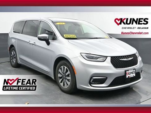 Used 2023 Chrysler Pacifica Limited image 1