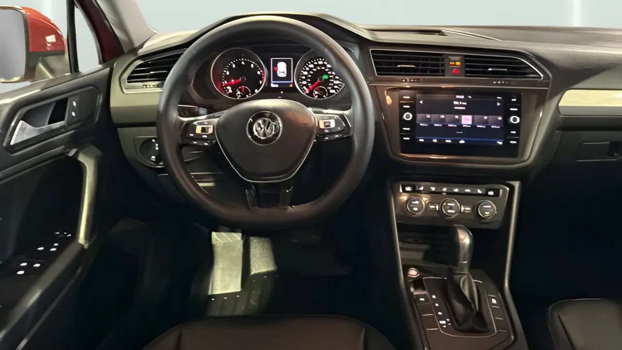 Used 2018 Volkswagen Tiguan SEL FWD image 30