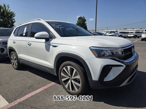 Certified 2024 Volkswagen Taos SE FWD image 11