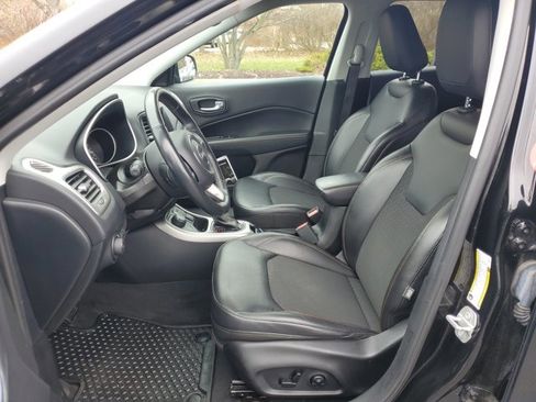 Used 2018 Jeep Compass Latitude w/ Popular Equipment Group AWD/4WD image 5