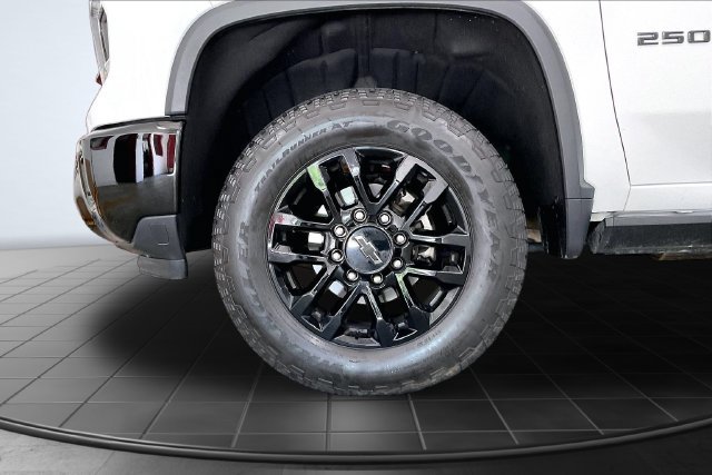 Used 2025 Chevrolet Silverado 2500 LTZ w/ Trail Boss Package AWD/4WD image 10