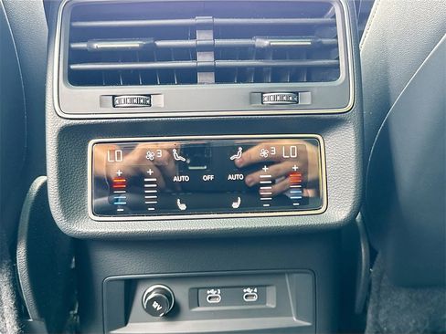 Used 2021 Audi Q8 Prestige w/ Prestige Package image 28