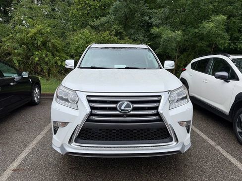 Used 2017 Lexus GX 460 Luxury AWD/4WD image 2