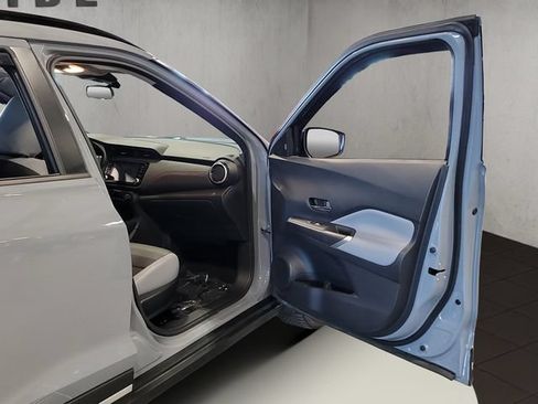 Used 2024 Nissan Kicks SR w/ SR Premium Package FWD image 36