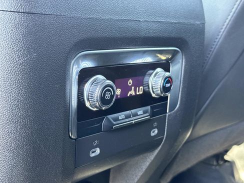 Used 2023 GMC Yukon SLT image 19