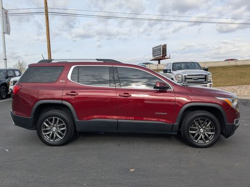 Used 2018 GMC Acadia SLT image 2