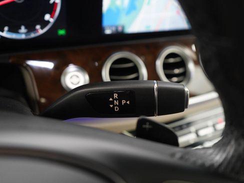Used 2017 Mercedes-Benz E 400 4MATIC Wagon image 25
