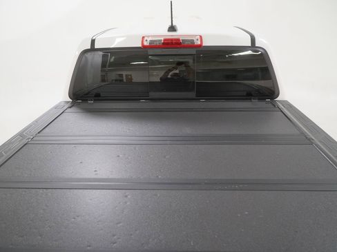 Used 2023 GMC Canyon AT4 w/ AT4 Premium Package AWD/4WD image 8