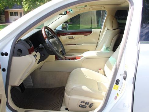 Used 2011 Lexus LS 460 image 8