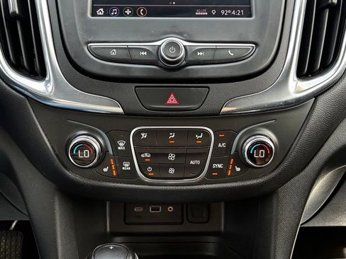 Used 2020 Chevrolet Equinox LT AWD/4WD image 24