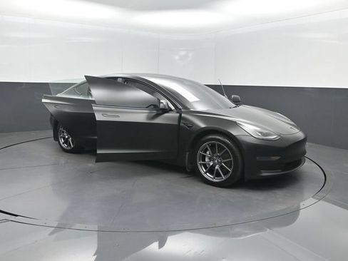 Used 2022 Tesla Model 3 Long Range AWD/4WD image 30