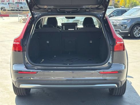 Used 2025 Volvo V60 B5 Cross Country Plus AWD/4WD image 15