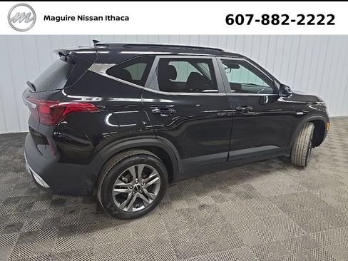 Used 2023 Kia Seltos S w/ Navigation Package AWD/4WD image 4