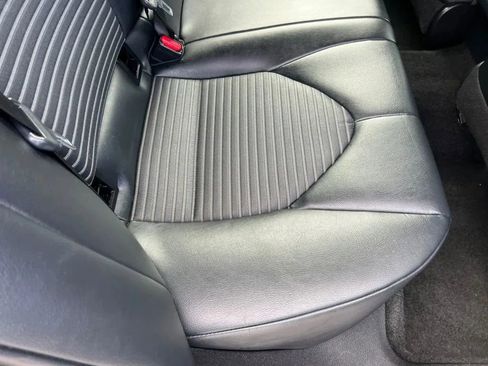 Used 2021 Toyota Camry SE FWD image 19