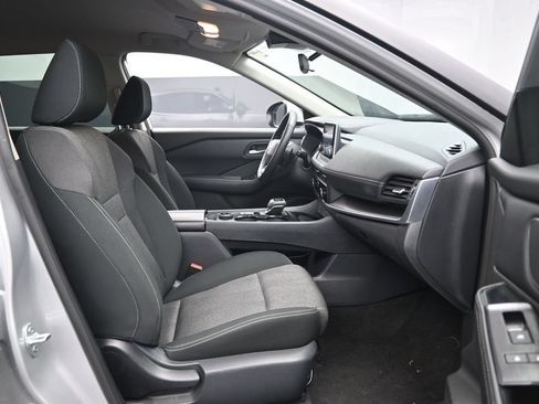 Used 2025 Nissan Rogue SV AWD/4WD image 26