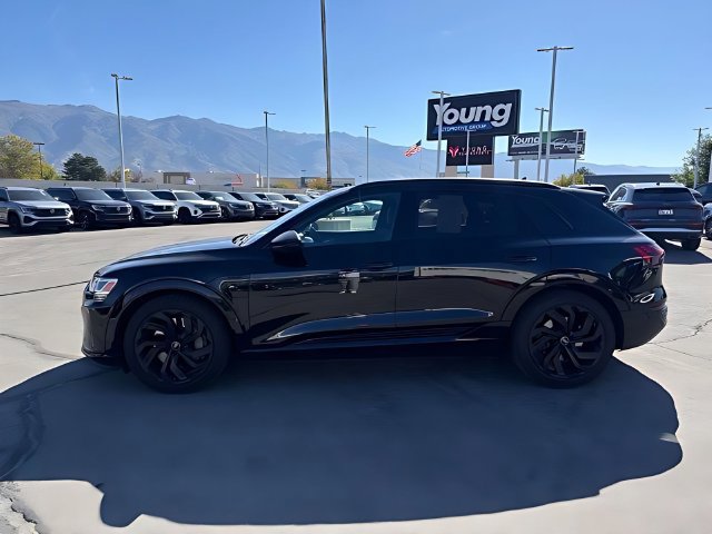 Used 2024 Audi Q8 e-tron Premium Plus w/ Premium Plus Package AWD/4WD image 4