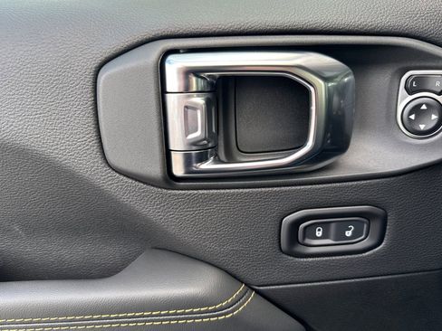 New 2025 Jeep Gladiator Sport image 13