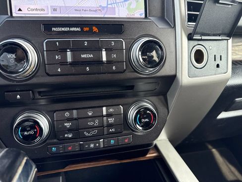 Used 2018 Ford F150 Lariat w/ Equipment Group 502A Luxury AWD/4WD image 24