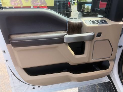 Used 2019 Ford F150 Lariat w/ Equipment Group 502A Luxury AWD/4WD image 12