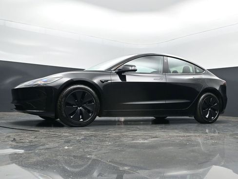 Used 2024 Tesla Model 3 Standard Range RWD image 19