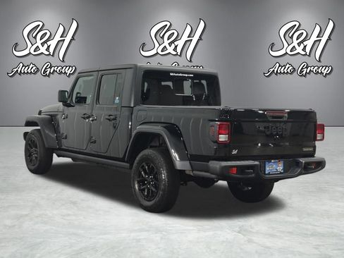 Used 2023 Jeep Gladiator Sport AWD/4WD image 16