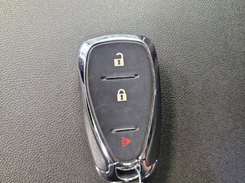 Used 2020 Chevrolet Equinox LT w/ LPO, Floor Liner Package FWD image 32