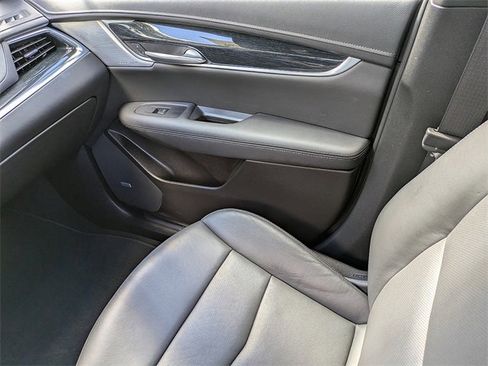 Certified 2025 Cadillac XT5 Premium Luxury image 18