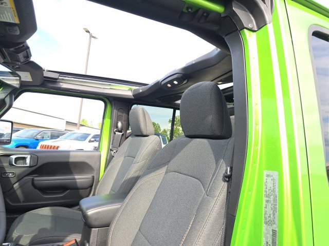 Used 2025 Jeep Wrangler Unlimited Sport AWD/4WD image 17