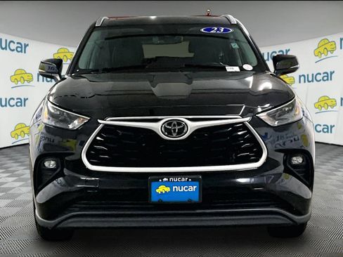 Used 2023 Toyota Highlander XLE image 2