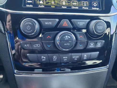 Used 2021 Jeep Grand Cherokee Laredo X AWD/4WD image 25