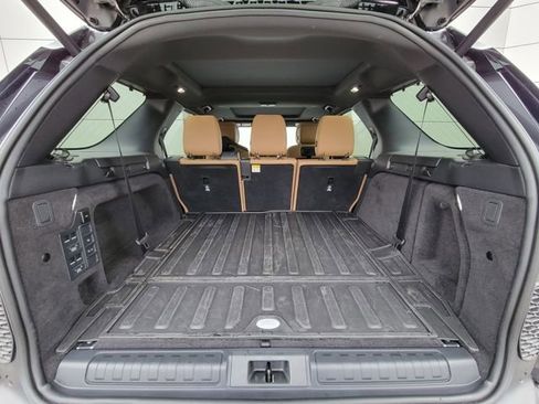 Used 2025 Land Rover Discovery Dynamic SE image 12