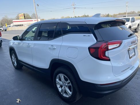 Used 2024 GMC Terrain SLE image 5