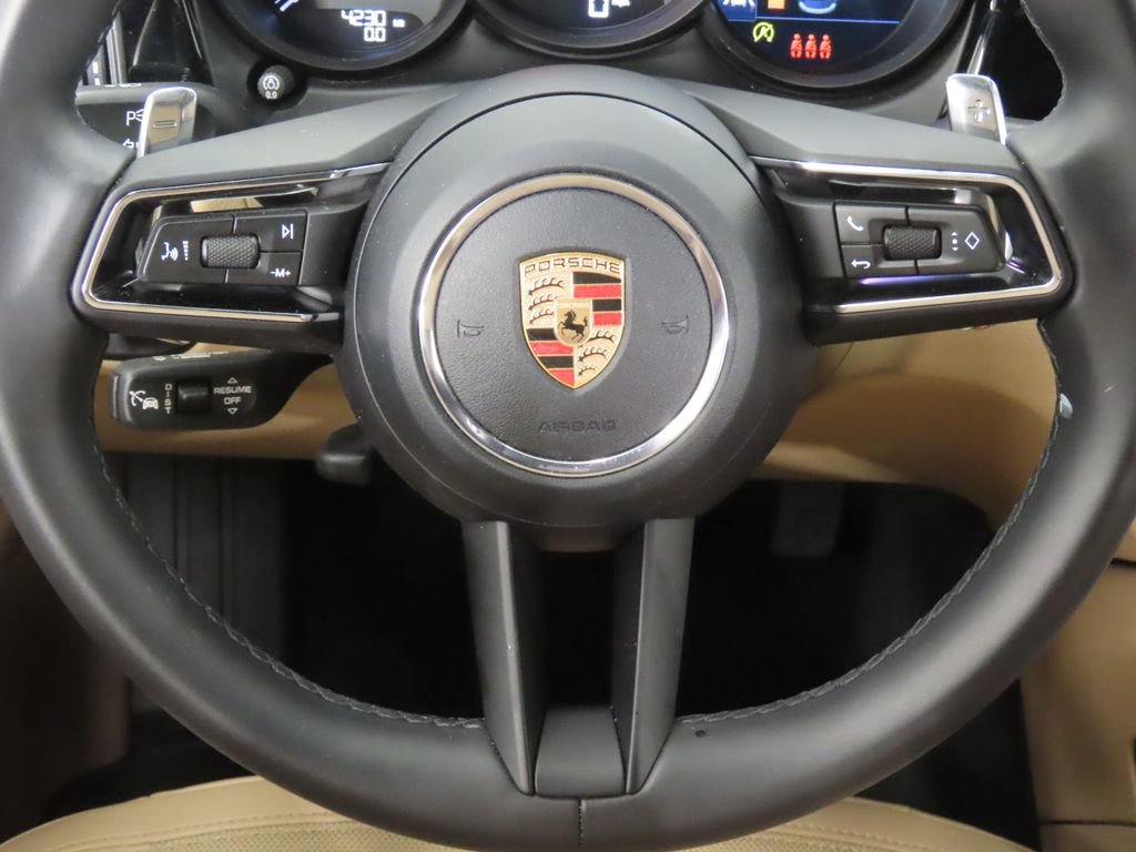 Certified 2026 Porsche Macan AWD/4WD image 19