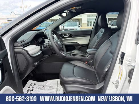 Used 2025 Jeep Compass Limited AWD/4WD image 9