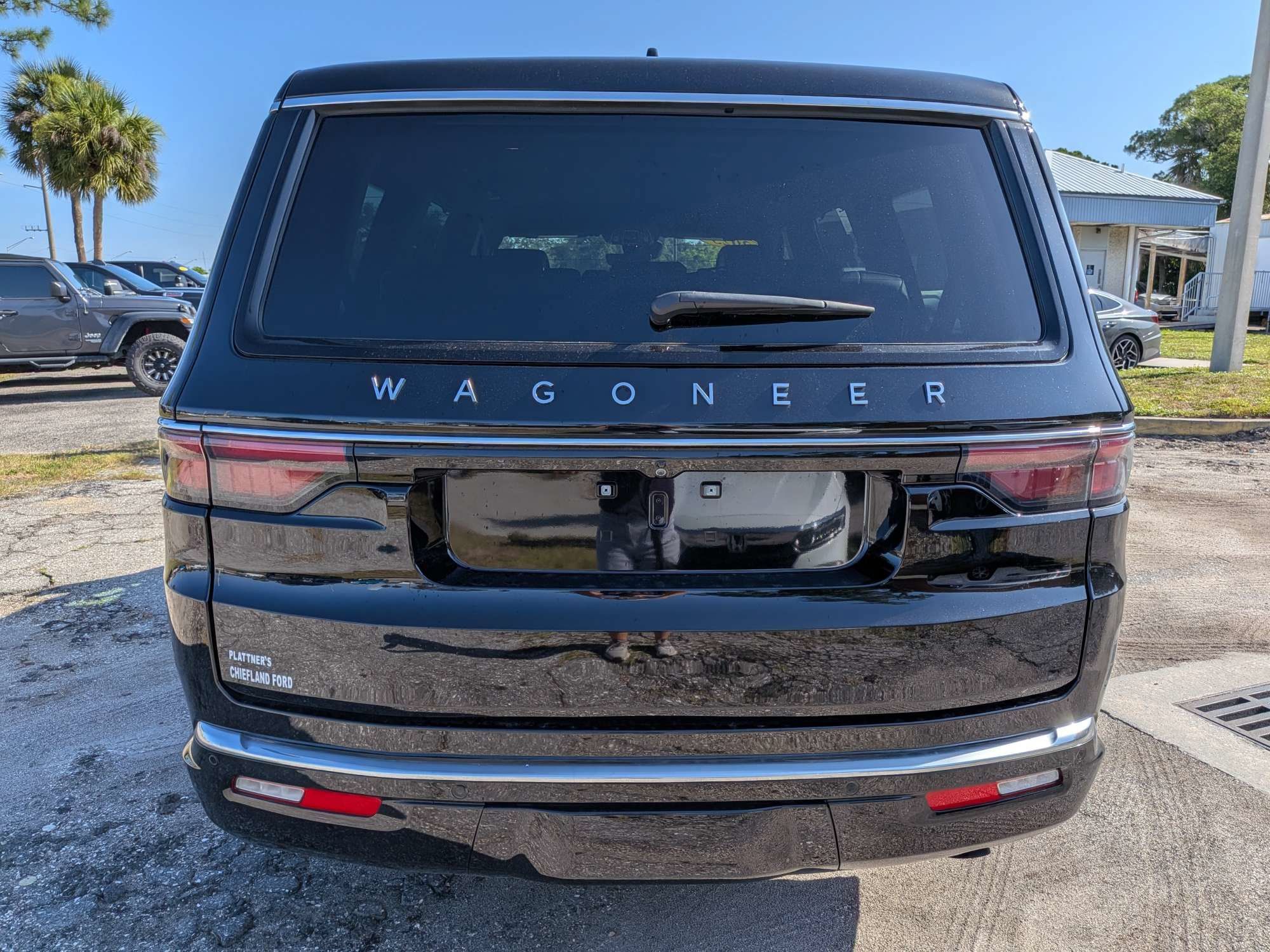 Used 2025 Jeep Wagoneer 4WD w/ Convenience Group I image 5