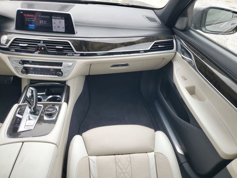 Used 2018 BMW 740i image 33