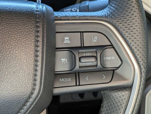Used 2025 Toyota Tundra Limited AWD/4WD image 26
