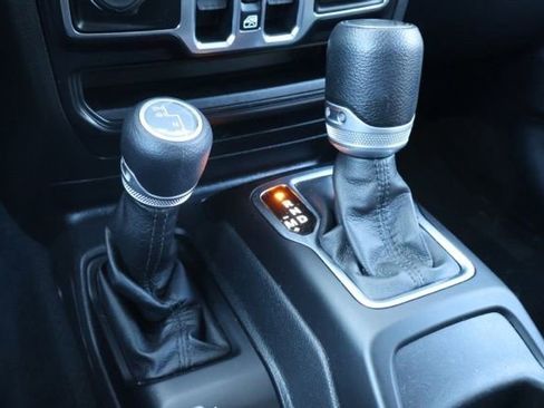 Used 2022 Jeep Gladiator Sport image 12