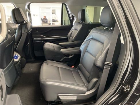 New 2026 Lincoln Navigator Premiere AWD/4WD image 12