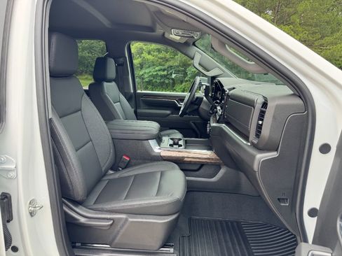 Used 2025 Chevrolet Silverado 2500 LT w/ Trail Boss Package AWD/4WD image 20
