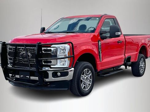 Used 2025 Ford F350 XLT image 2