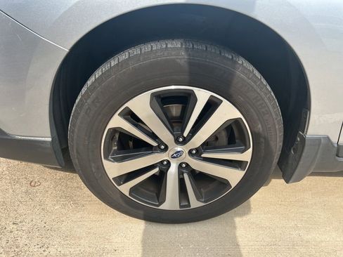 Used 2019 Subaru Outback 2.5i Limited w/ Popular Package #2 AWD/4WD image 3