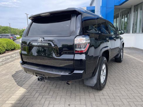 Used 2017 Toyota 4Runner SR5 AWD/4WD image 5