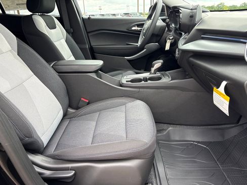 New 2026 Chevrolet Trax LS w/ LS Convenience Package FWD image 17