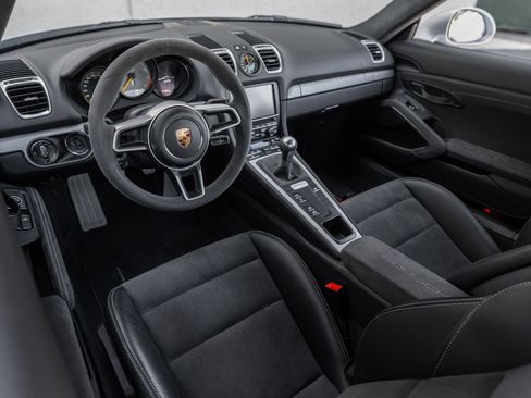 Used 2016 Porsche Cayman GT4 image 3