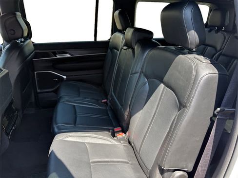 Used 2023 Jeep Wagoneer Series III w/ Preferred Equipment Group image 16