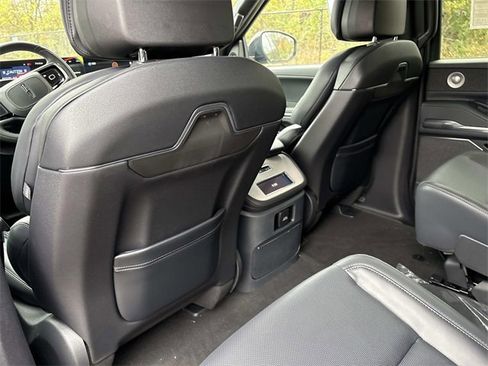 New 2025 Lincoln Navigator Reserve w/ Jet Appearance Package image 17