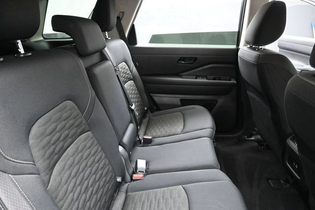 Used 2025 Nissan Pathfinder SV FWD image 30
