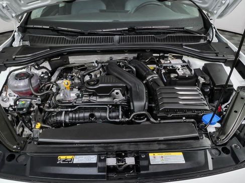 Certified 2025 Volkswagen Jetta SE FWD image 31